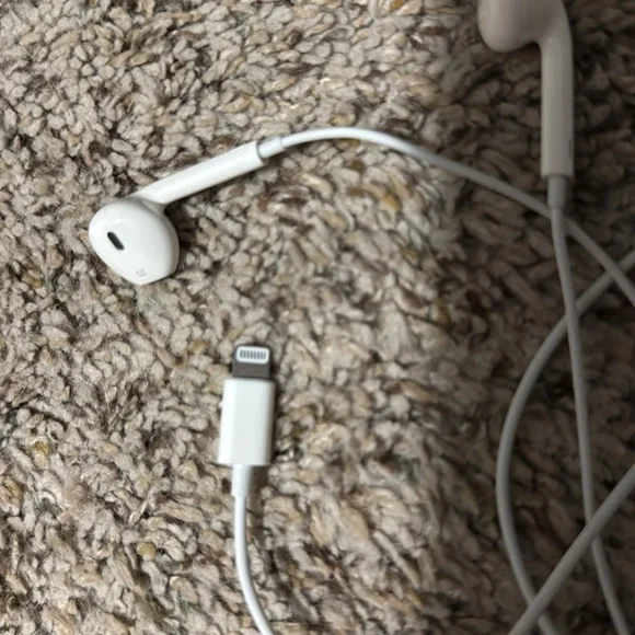 Apple- White Wired Earbuds with Lightning Connector - Picture 2 of 2